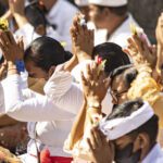 Temukan 30 ucapan Selamat Hari Raya Nyepi yang penuh makna, doa, dan kedamaian. Cocok dibagikan kepada keluarga, teman, maupun di media sosial.